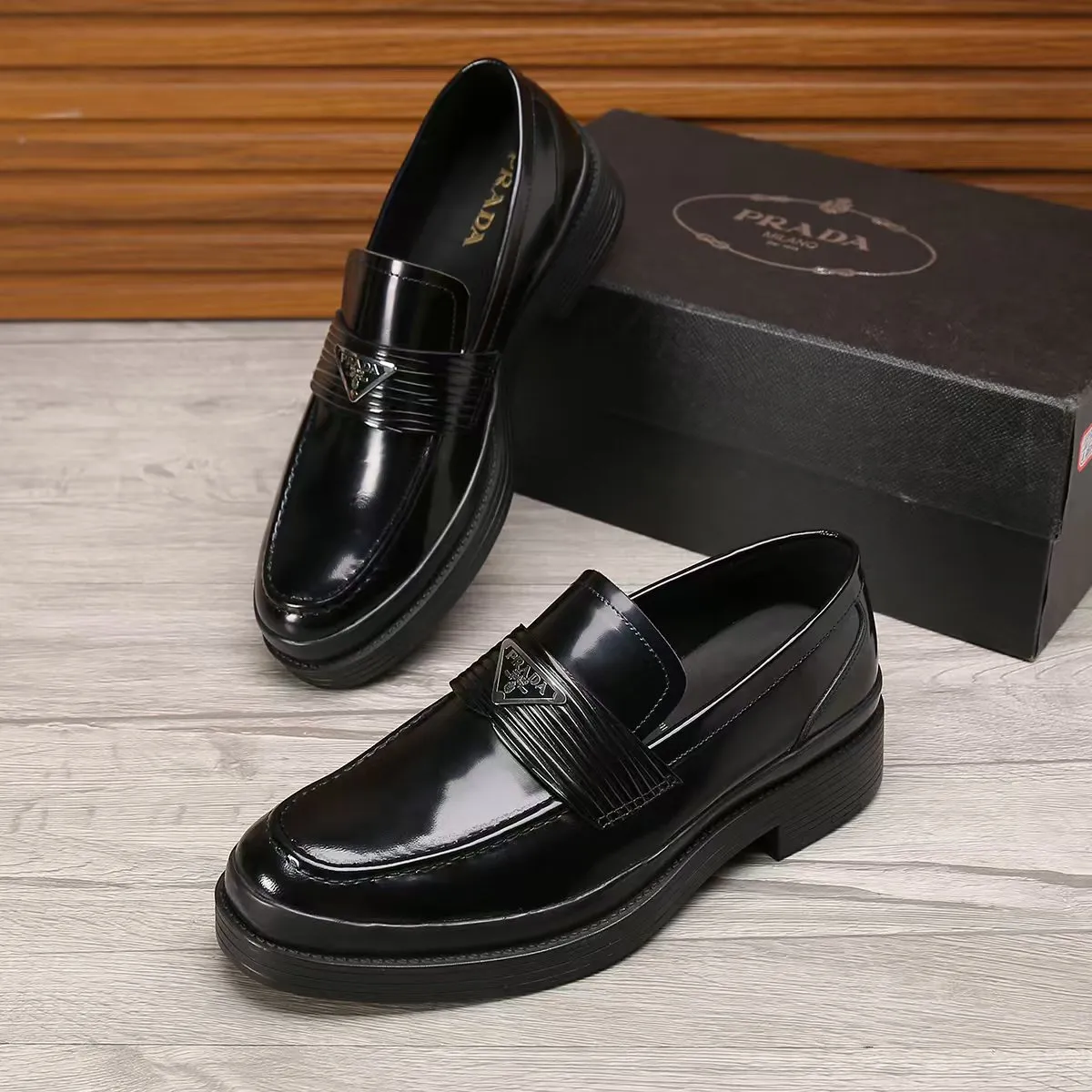 Men's shoes 💰540 💰💰🎩🎩【Prada】Counter 1:1⬆️original reproduction, absolute quality🆗Original outsole, high-quality imported rubber, wear-resistant and non-slip, never degummed, upper material: imported first-layer cowhide➕anti-slip foam outsole, official website material, lining material: water-dyed leather lining, 3 colors available! Code number 38-45